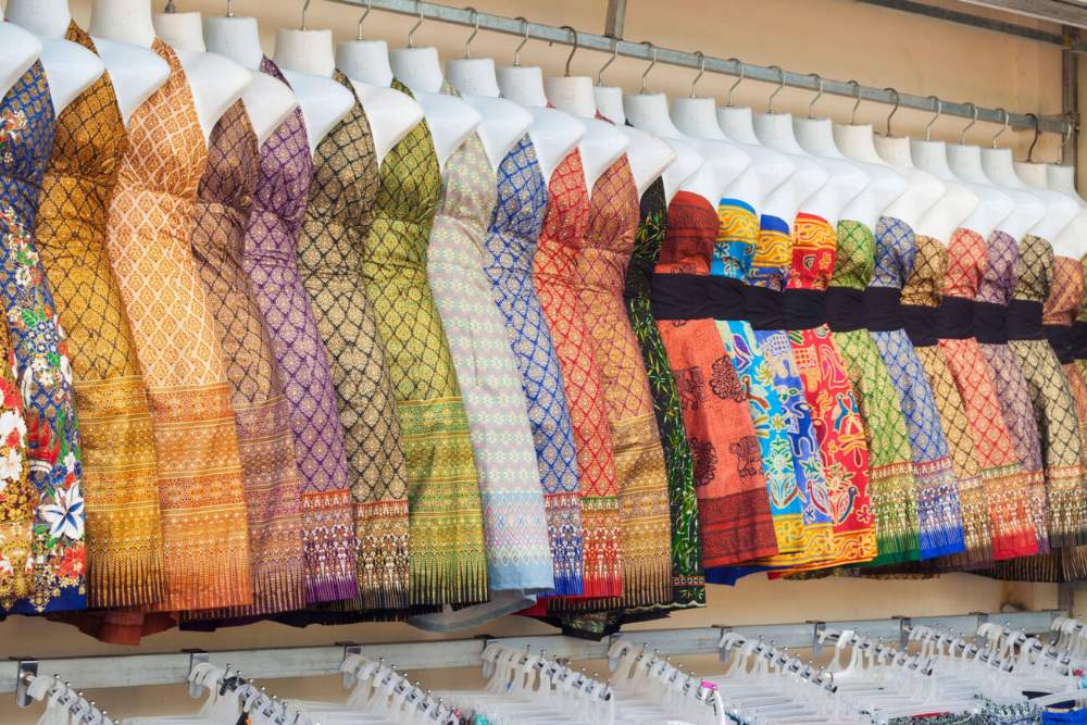 מוצרי משי קמבודי ואריגת איקאט (Cambodian Silk & Ikat)